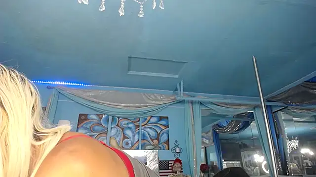 Snapshot of ADRIANNA_FOX chatting on 6, 7, 2026 ADRIANNA FOX online show from 6, 7, 2026