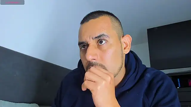 jhonyalzate2 online show from 1, 3, 2025