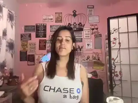 Snapshot of latinacubana chatting on 23, 12, 2024 latinacubana online show from 23, 12, 2024