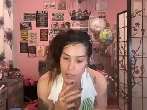 Snapshot of latinacubana chatting on 31, 12, 2024 latinacubana online show from 31, 12, 2024