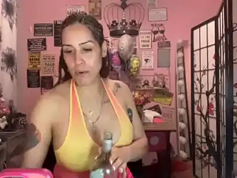 Snapshot of latinacubana chatting on 11, 1, 2025 latinacubana online show from 11, 1, 2025