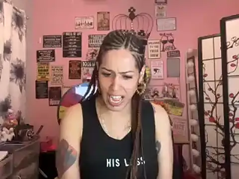 Snapshot of latinacubana chatting on 12, 1, 2025 latinacubana online show from 12, 1, 2025