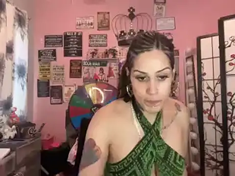 Snapshot of latinacubana chatting on 12, 1, 2025 latinacubana online show from 12, 1, 2025