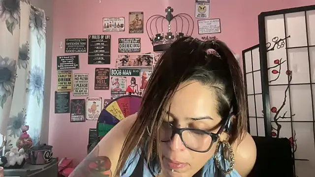 Snapshot of latinacubana chatting on 5, 2, 2025 latinacubana online show from 5, 2, 2025