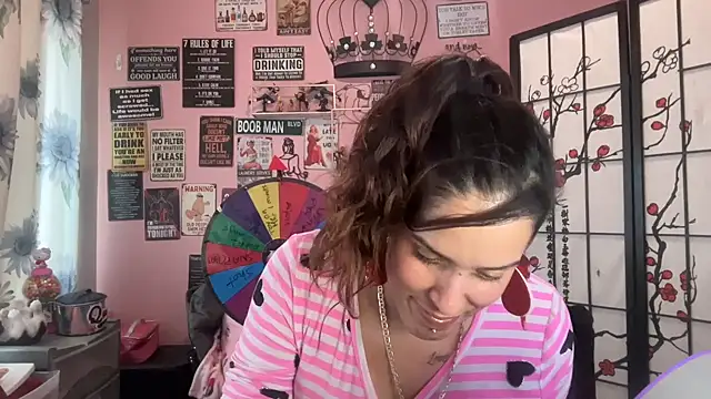 Snapshot of latinacubana chatting on 15, 2, 2025 latinacubana online show from 15, 2, 2025