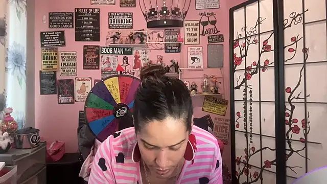 Snapshot of latinacubana chatting on 15, 2, 2025 latinacubana online show from 15, 2, 2025