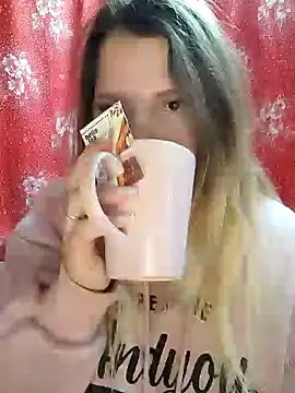 Snapshot of Zuli_Kiska chatting on 4, 12, 2024 Zuli Kiska online show from 4, 12, 2024
