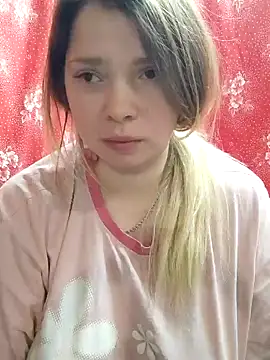 Snapshot of Zuli_Kiska chatting on 13, 12, 2024 Zuli Kiska online show from 13, 12, 2024
