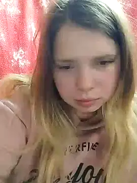 Snapshot of Zuli_Kiska chatting on 14, 12, 2024 Zuli Kiska online show from 14, 12, 2024