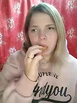 Snapshot of Zuli_Kiska chatting on 19, 12, 2024 Zuli Kiska online show from 19, 12, 2024