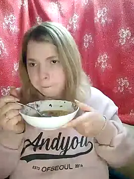Snapshot of Zuli_Kiska chatting on 23, 12, 2024 Zuli Kiska online show from 23, 12, 2024