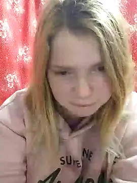 Snapshot of Zuli_Kiska chatting on 27, 12, 2024 Zuli Kiska online show from 27, 12, 2024