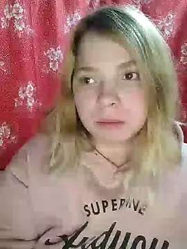 Snapshot of Zuli_Kiska chatting on 5, 1, 2025 Zuli Kiska online show from 5, 1, 2025