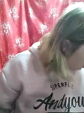 Snapshot of Zuli_Kiska chatting on 7, 1, 2025 Zuli Kiska online show from 7, 1, 2025