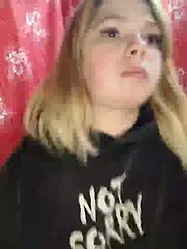 Snapshot of Zuli_Kiska chatting on 8, 2, 2025 Zuli Kiska online show from 8, 2, 2025