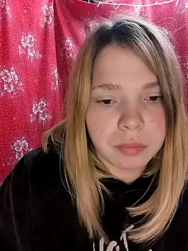 Snapshot of Zuli_Kiska chatting on 7, 3, 2025 Zuli Kiska online show from 7, 3, 2025
