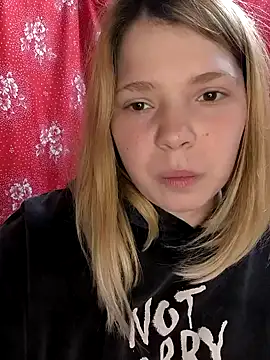 Snapshot of Zuli_Kiska chatting on 8, 3, 2025 Zuli Kiska online show from 8, 3, 2025