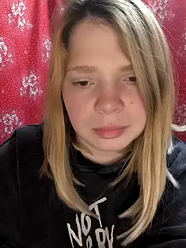 Snapshot of Zuli_Kiska chatting on 13, 3, 2025 Zuli Kiska online show from 13, 3, 2025