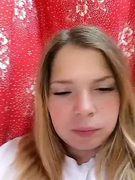 Snapshot of Zuli_Kiska chatting on 9, 9, 2025 Zuli Kiska online show from 9, 9, 2025