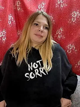 Snapshot of Zuli_Kiska chatting on 8, 10, 2025 Zuli Kiska online show from 8, 10, 2025