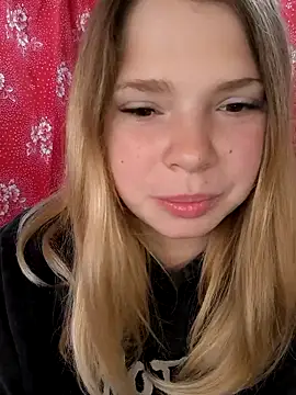 Snapshot of Zuli_Kiska chatting on 14, 10, 2025 Zuli Kiska online show from 14, 10, 2025