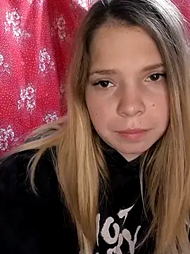Snapshot of Zuli_Kiska chatting on 19, 10, 2025 Zuli Kiska online show from 19, 10, 2025