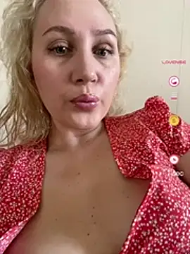 Snapshot of YourBlondee chatting on 27, 4, 2026 YourBlondee online show from 27, 4, 2026