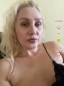 Snapshot of YourBlondee chatting on 4, 5, 2026 YourBlondee online show from 4, 5, 2026