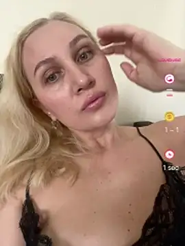 Snapshot of YourBlondee chatting on 6, 5, 2026 YourBlondee online show from 6, 5, 2026