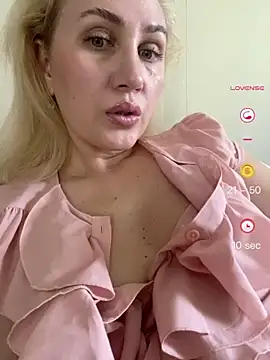 Snapshot of YourBlondee chatting on 26, 5, 2026 YourBlondee online show from 26, 5, 2026