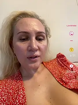 Snapshot of YourBlondee chatting on 4, 6, 2026 YourBlondee online show from 4, 6, 2026