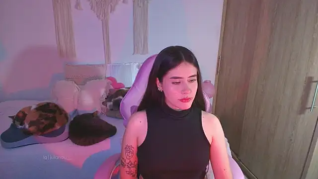 Snapshot of iriswest_ chatting on 6, 5, 2026 iriswest online show from 6, 5, 2026