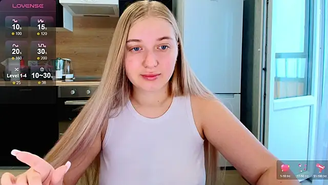 Snapshot of Adr1ana_ chatting on 4, 10, 2025 Adr1ana online show from 4, 10, 2025
