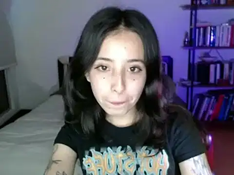 Snapshot of babyluna_8_8 chatting on 18, 12, 2024 babyluna 8 8 online show from 18, 12, 2024