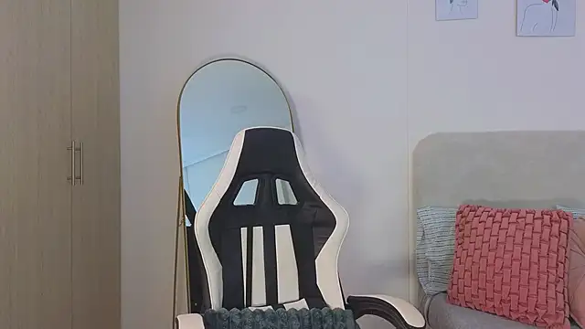 bella  adams online show from 15, 2, 2026