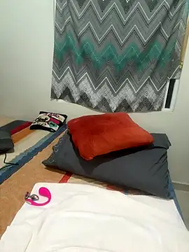 MileyGia online show from 30, 11, 2025