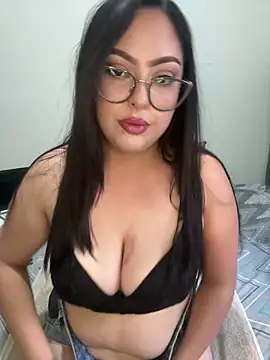 Snapshot of MileyGia chatting on 23, 4, 2026 MileyGia online show from 23, 4, 2026