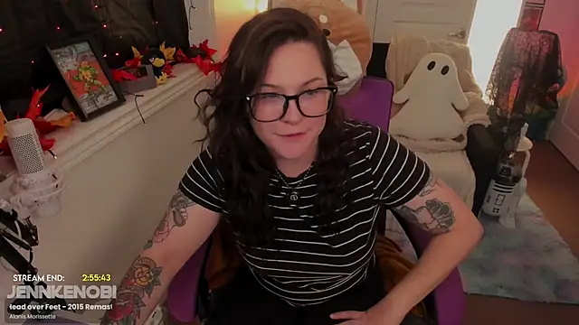 Snapshot of JennKenobi chatting on 7, 10, 2025 JennKenobi online show from 7, 10, 2025