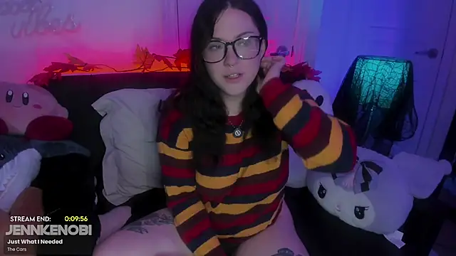 Snapshot of JennKenobi chatting on 17, 10, 2025 JennKenobi online show from 17, 10, 2025