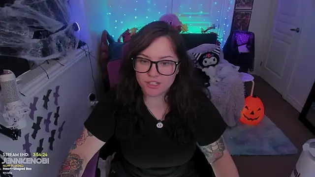 JennKenobi online show from 28, 10, 2025