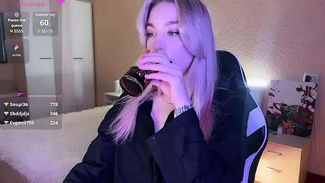 Snapshot of ariashaa chatting on 1, 11, 2025 ariashaa online show from 1, 11, 2025