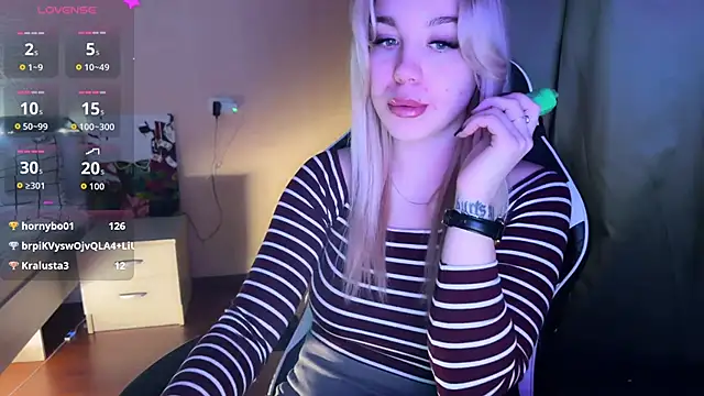 Snapshot of ariashaa chatting on 8, 11, 2025 ariashaa online show from 8, 11, 2025