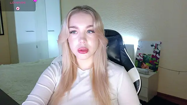 Snapshot of ariashaa chatting on 4, 12, 2025 ariashaa online show from 4, 12, 2025