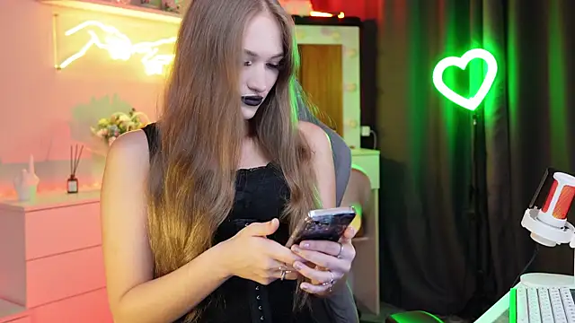 Snapshot of MrsTenderBeast chatting on 10, 10, 2025 MrsTenderBeast online show from 10, 10, 2025