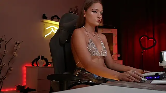 Snapshot of MrsTenderBeast chatting on 17, 11, 2025 MrsTenderBeast online show from 17, 11, 2025