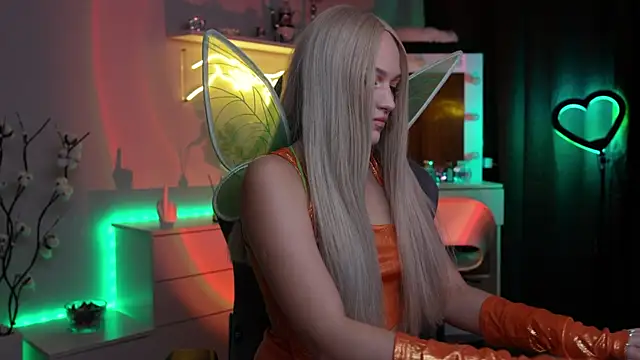 Snapshot of MrsTenderBeast chatting on 24, 11, 2025 MrsTenderBeast online show from 24, 11, 2025