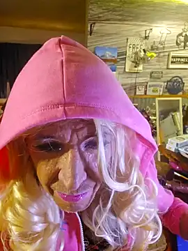 Snapshot of CROSSCOUNTRY1 chatting on 9, 1, 2025 CROSSCOUNTRY1 online show from 9, 1, 2025