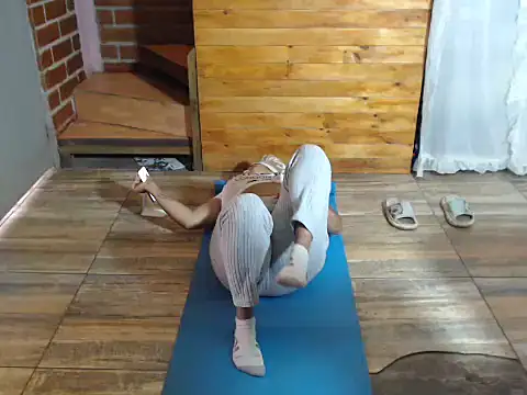 Hilarybunnyy online show from 16, 3, 2026