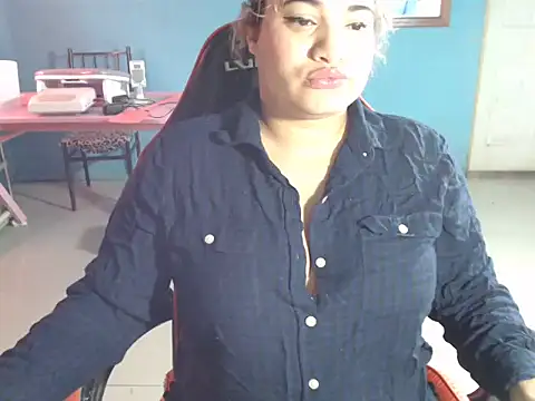 Snapshot of Hilarybunnyy chatting on 13, 5, 2026 Hilarybunnyy online show from 13, 5, 2026