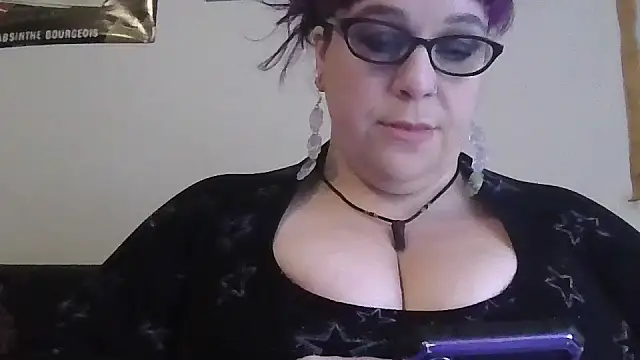 Snapshot of GothyBaby chatting on 4, 12, 2025 GothyBaby online show from 4, 12, 2025